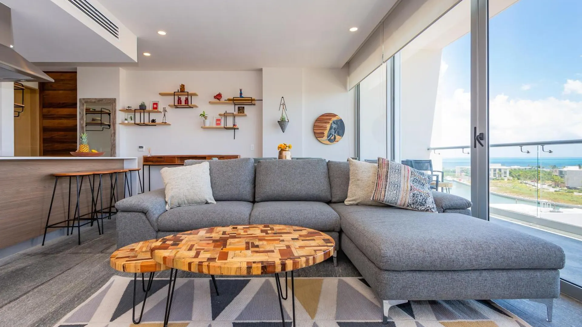 Ocean View Condo - Beach, Pool & Jacuzzi! Cancún Appartement