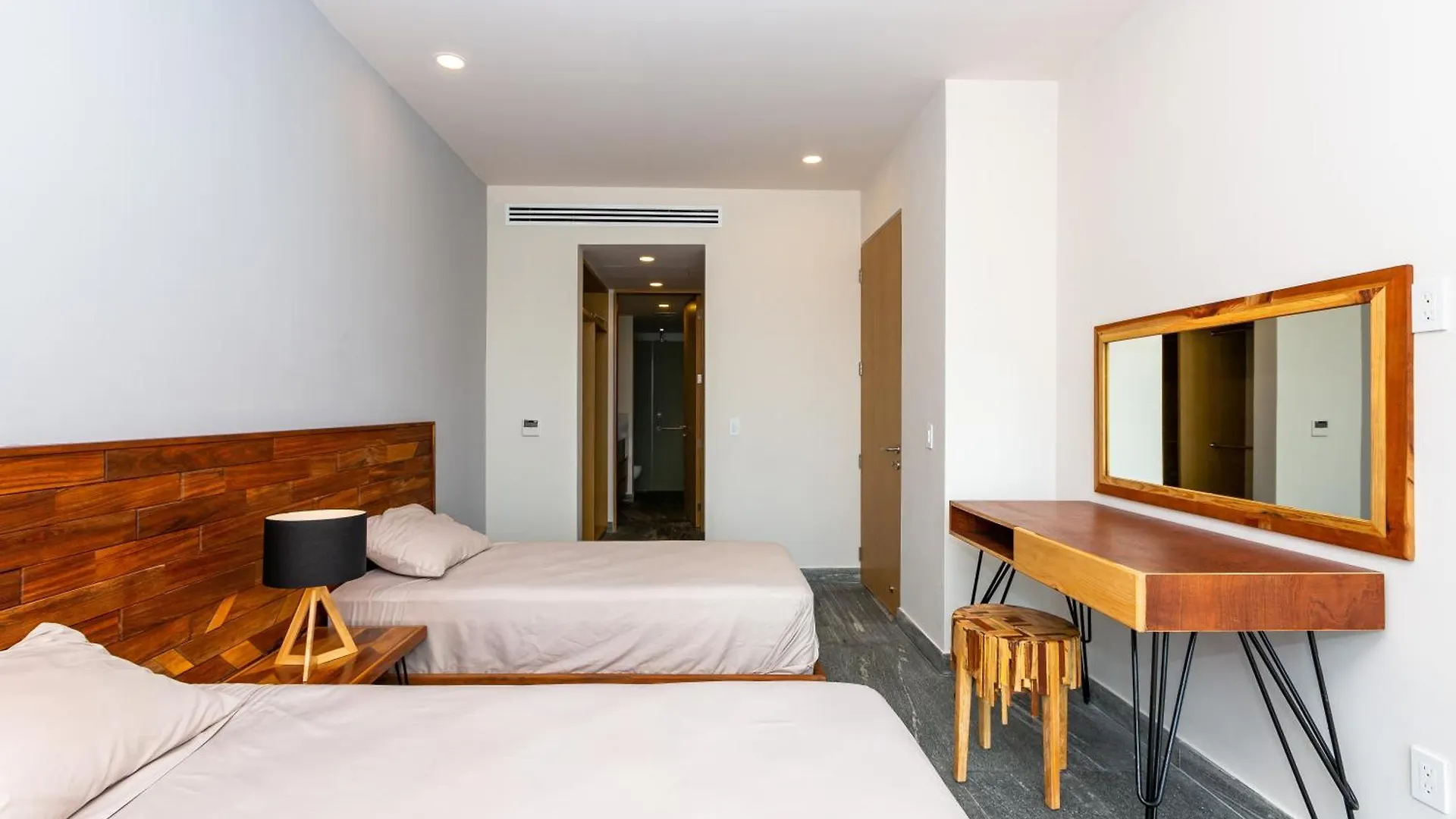 Ocean View Condo - Beach, Pool & Jacuzzi! Cancún Mexico