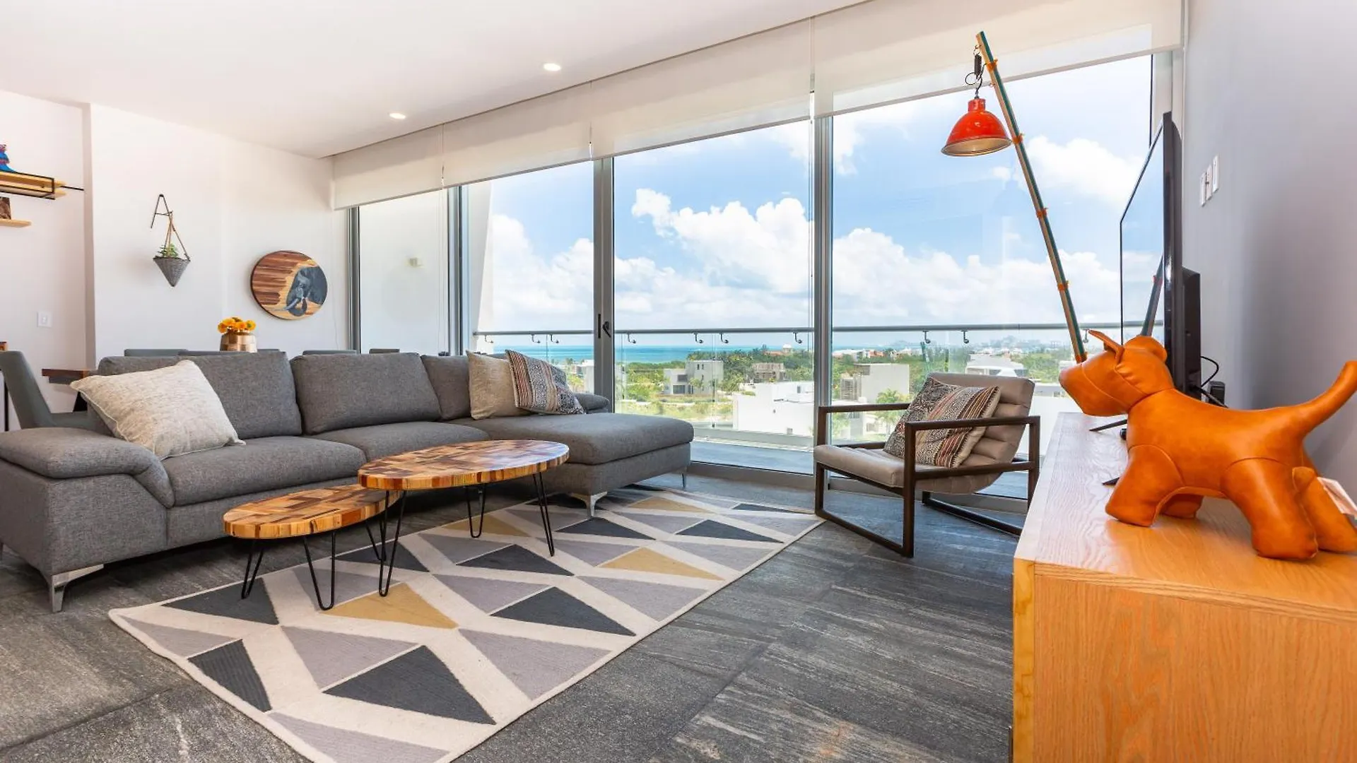 Ocean View Condo - Beach, Pool & Jacuzzi! Cancún
