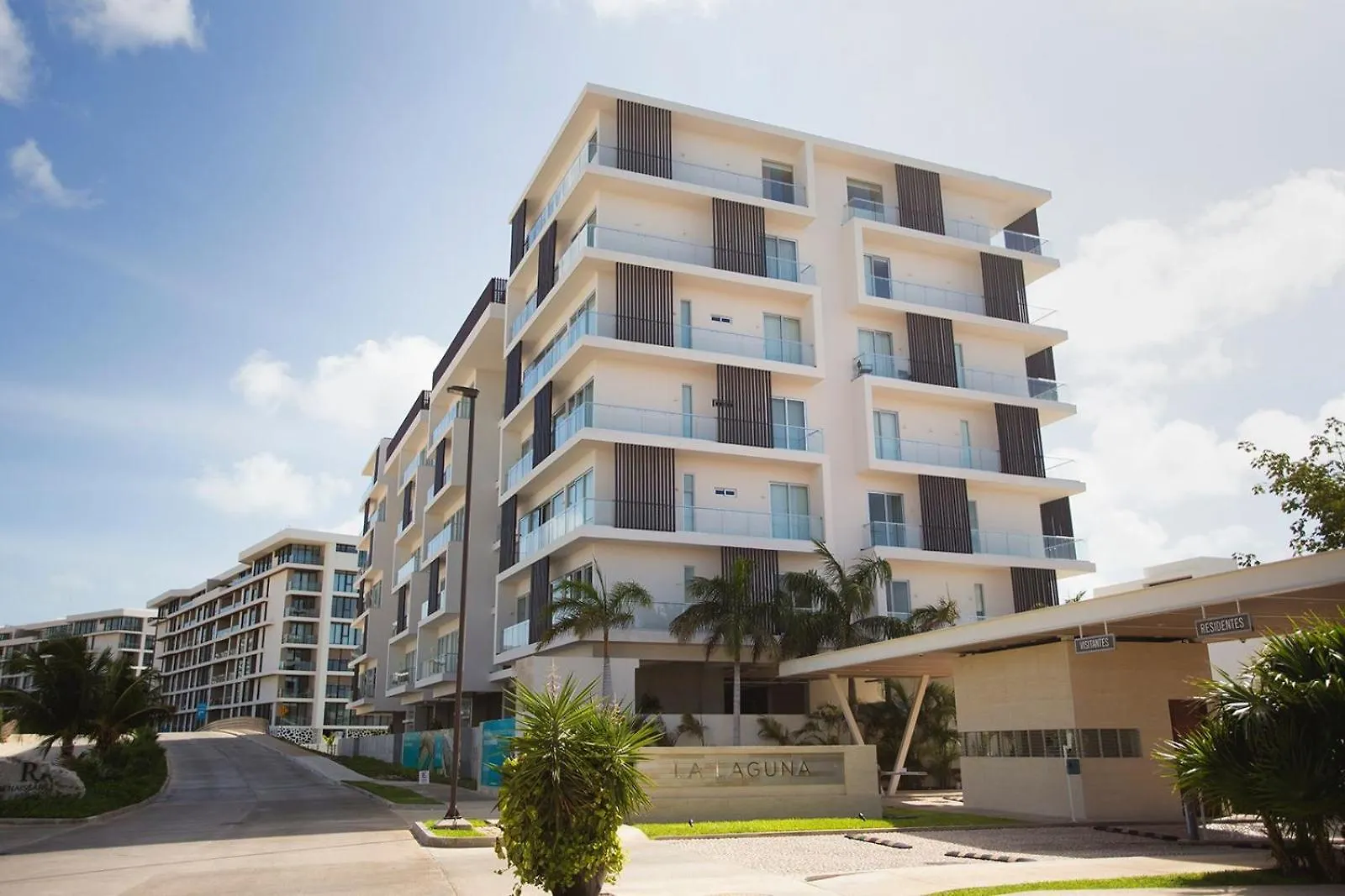 Ocean View Condo - Beach, Pool & Jacuzzi! Cancún Mexico