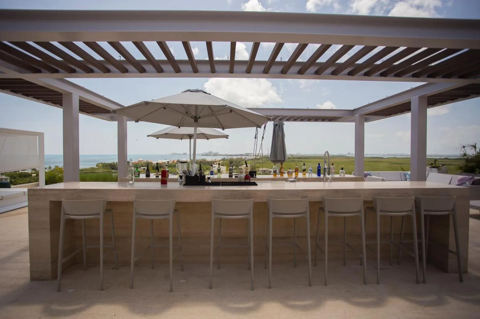 Ocean View Condo - Beach, Pool & Jacuzzi! Cancún 0*,